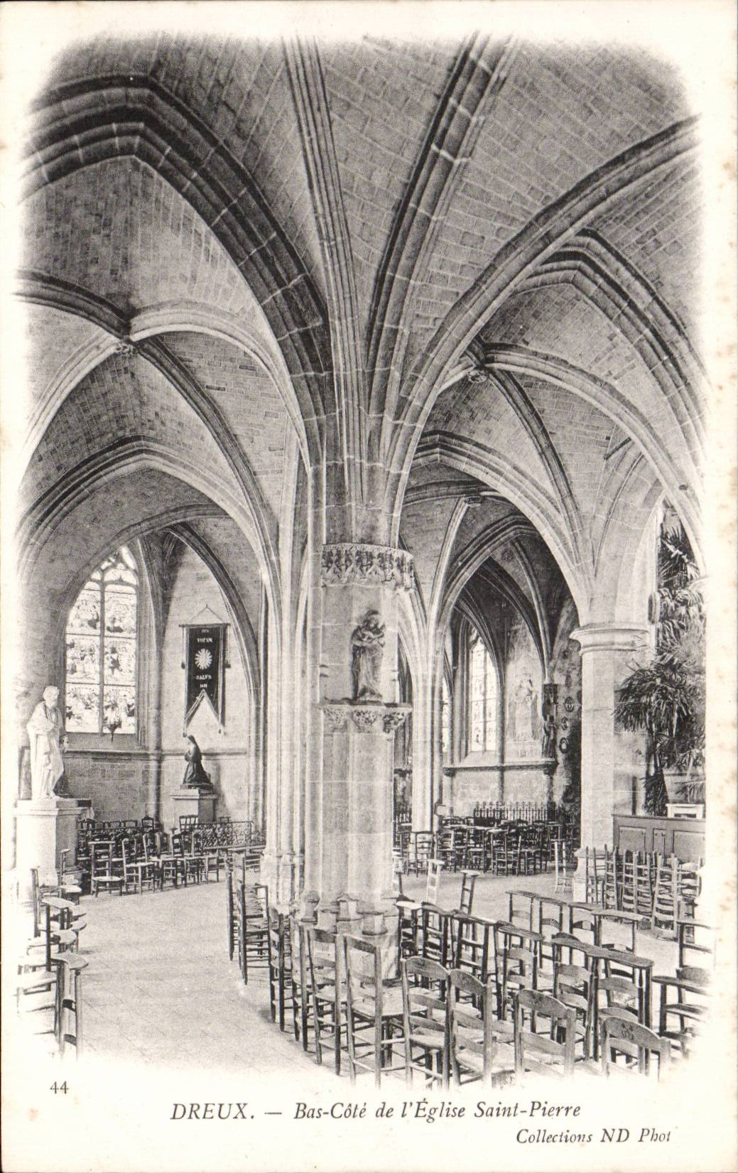 CPA Dreux Bas bemisst Kirche Saint Pierre