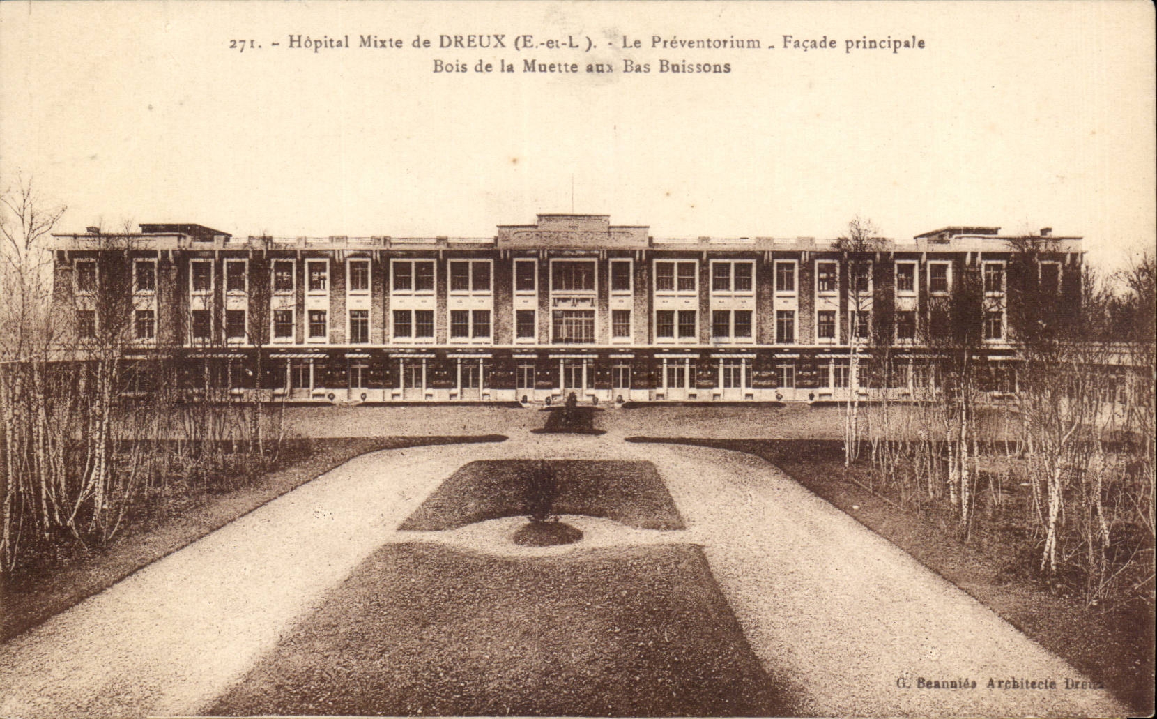 CPA mischte Dreux Krankenhaus das Beobachtungssanatorium Hauptfront-Holz der stummen Frau zu den niedrigen Buschen