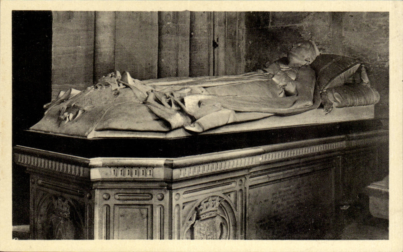 CPA Dreux Wolbung-St- Louisgrab der gnadiger Frau die Herzogin von Aumale durch lenoir