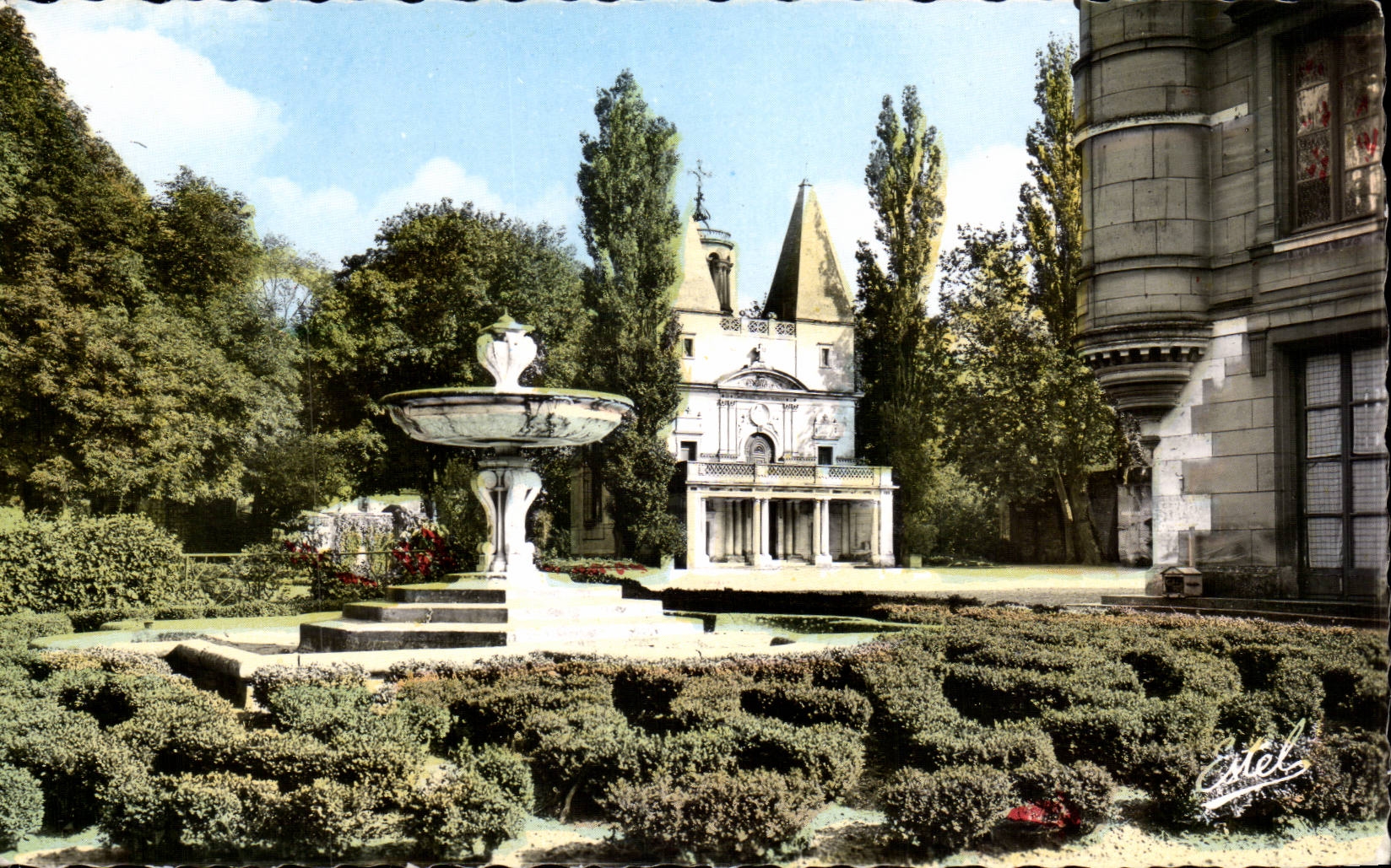 CPSM Schloss von Anet die Wolbung gesehen vom Bassin