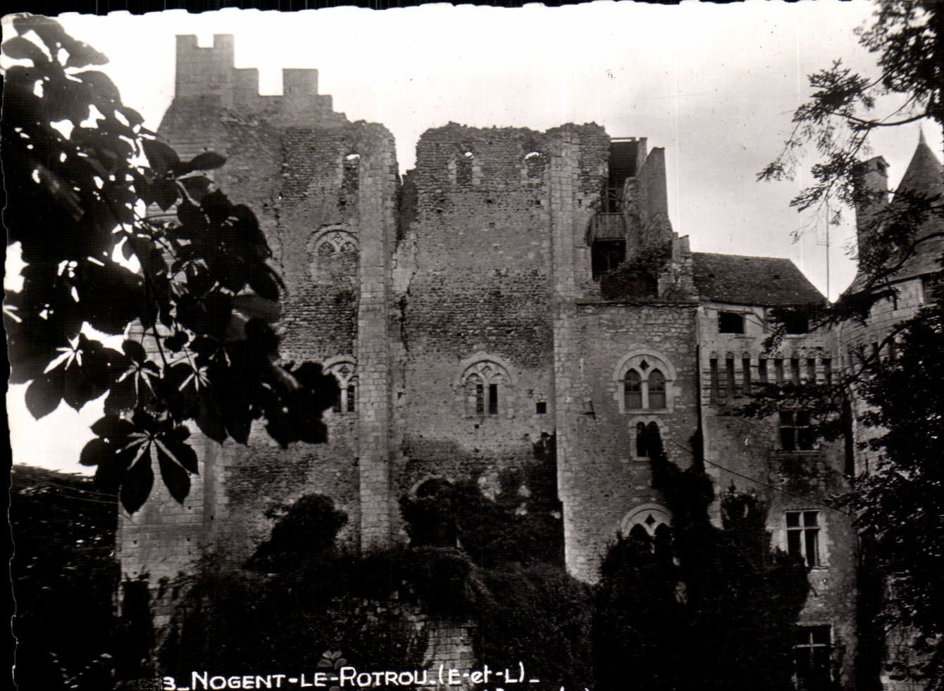 CPA Nogent Rotrou the castle Saint Jean