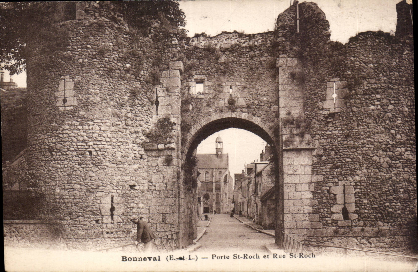 CPA Bonneval Gate St Roch and street St Roch