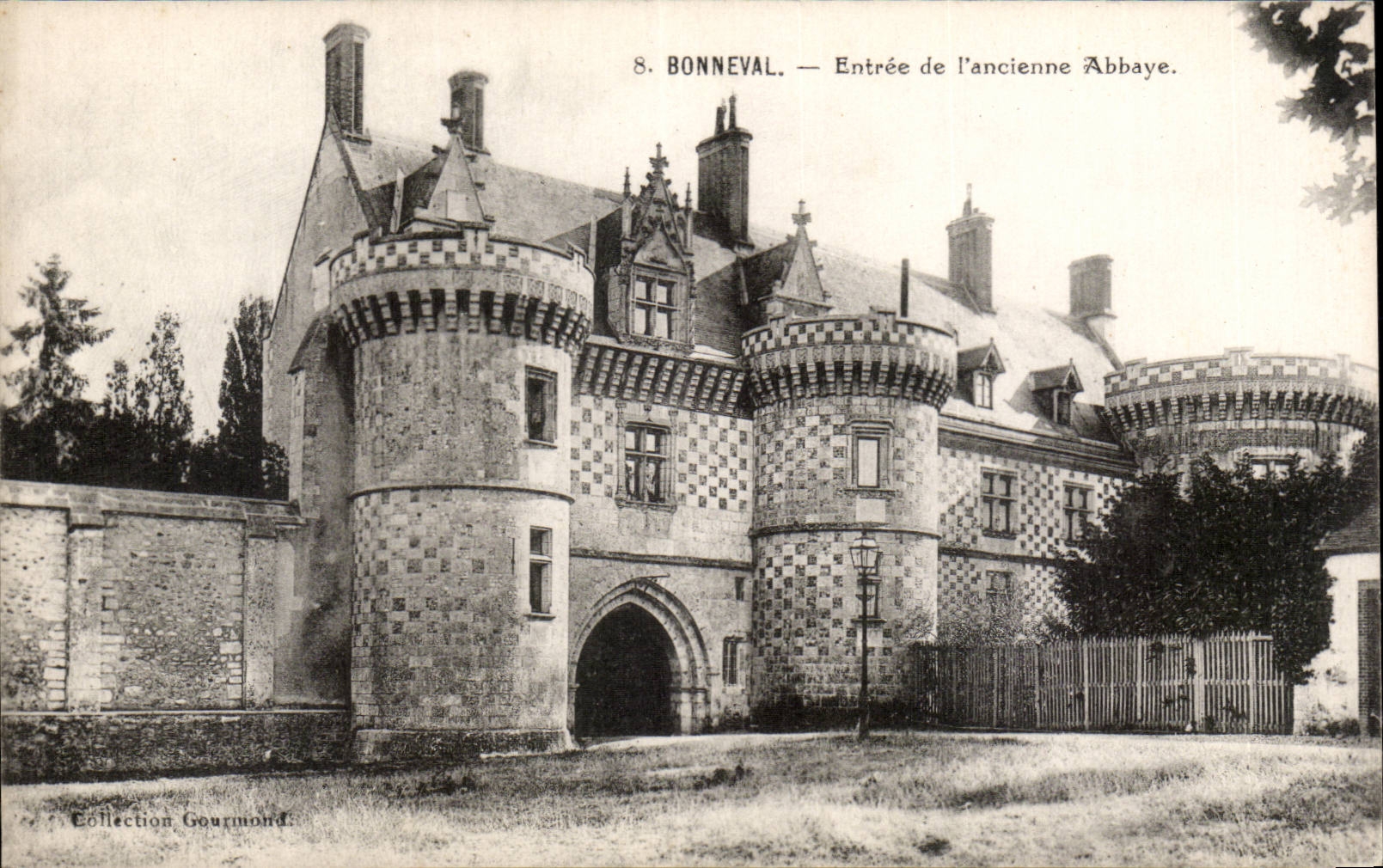 CPA Bonneval Entrance of the old abbey