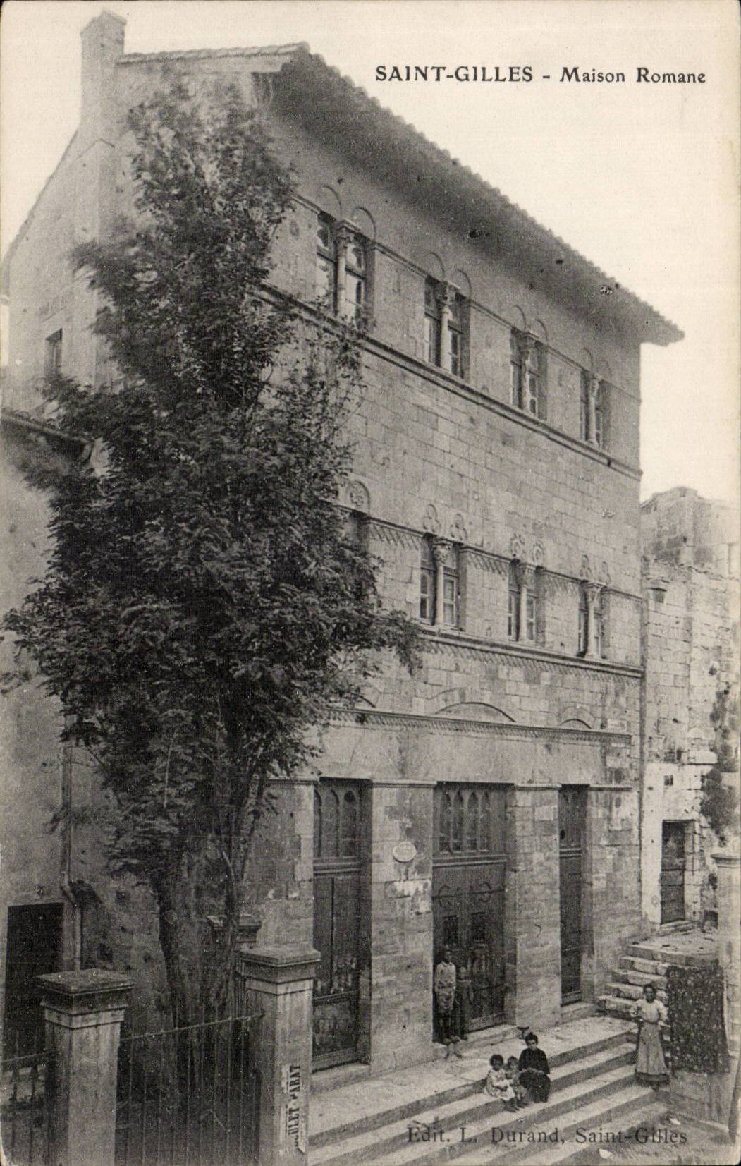 CPA St Gilles du Gard Maison romane