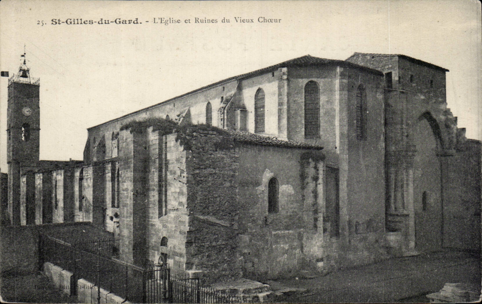 CPA Saint Gilles du Gard L'eglise et ruines du vieux continent