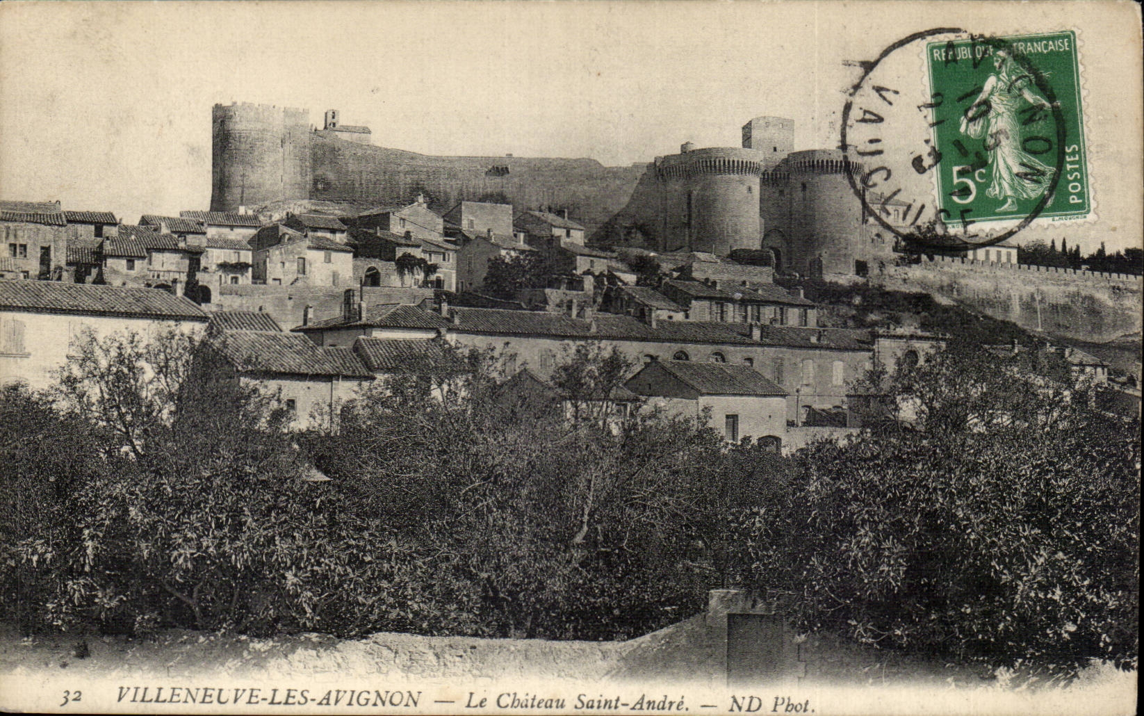 CPA Villeneuve Avignon the castle Saint Andre