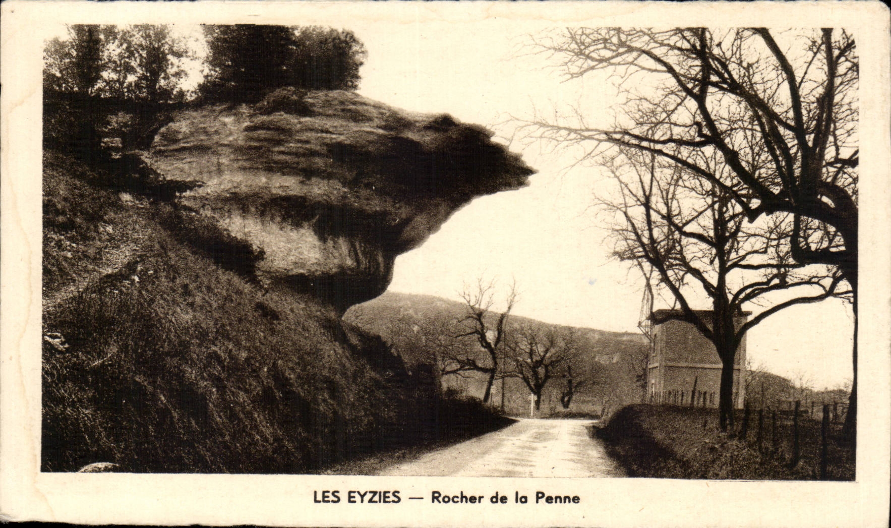 CPA Eyzies Capital prehistoric Rock of the Warp end (with the back Dalenienne Mammoth)