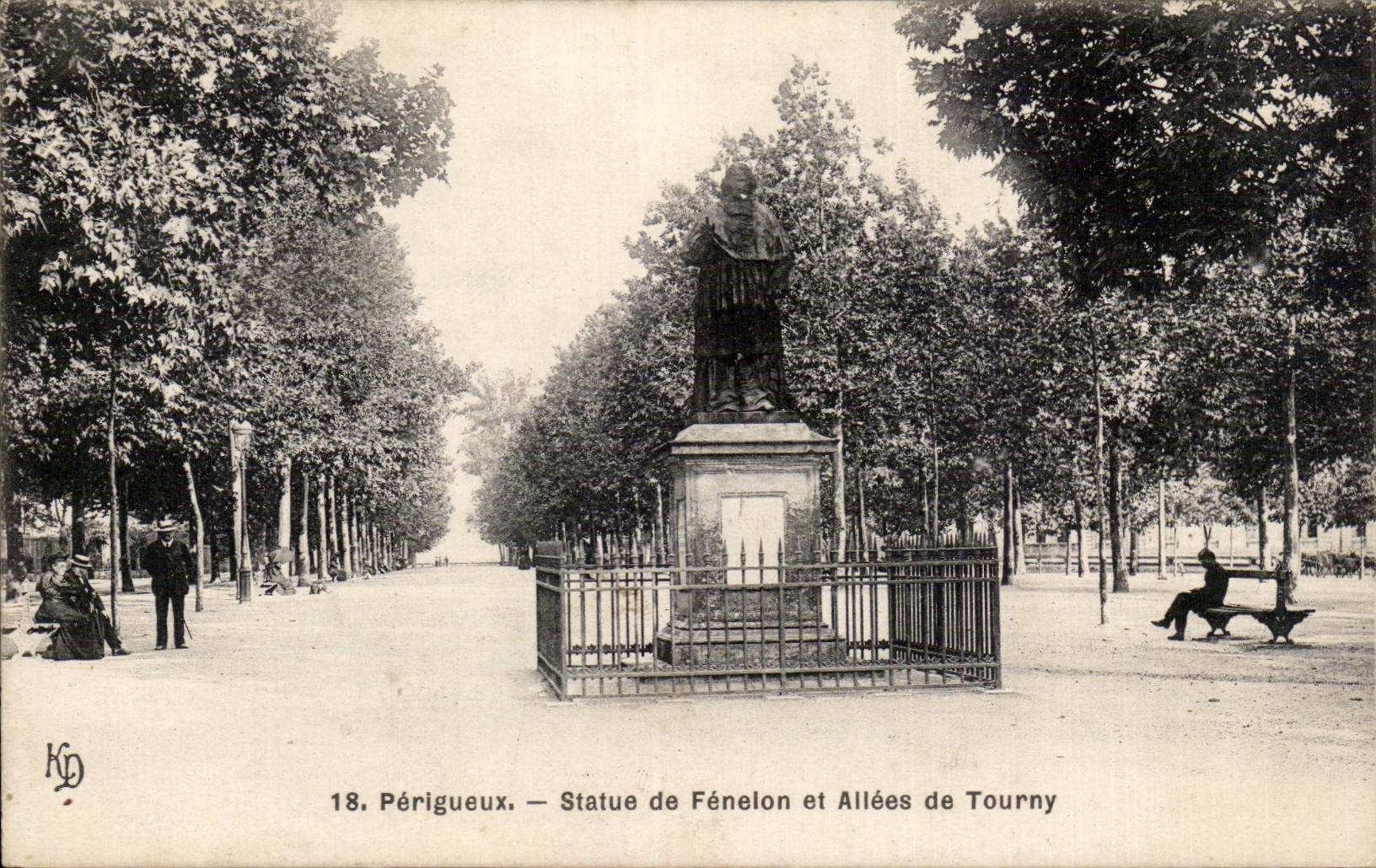 CPA Perigueux Statue of Fenelon and alleys of Tourny