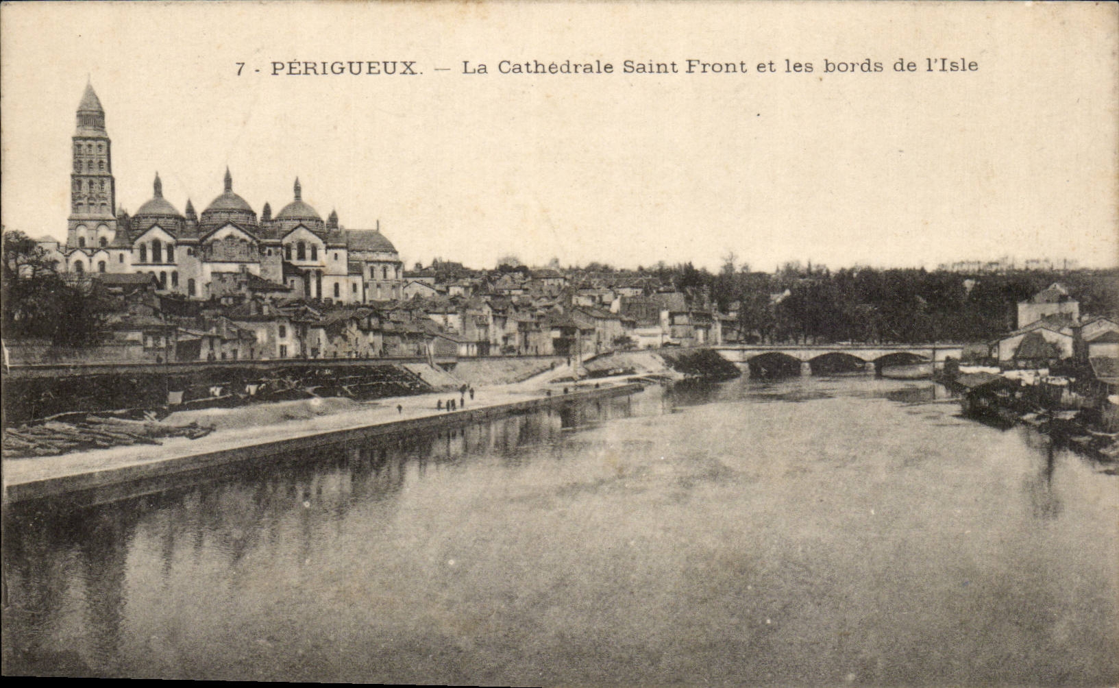 CPA Perigueux the cathedral Saint Face and edges of Isle
