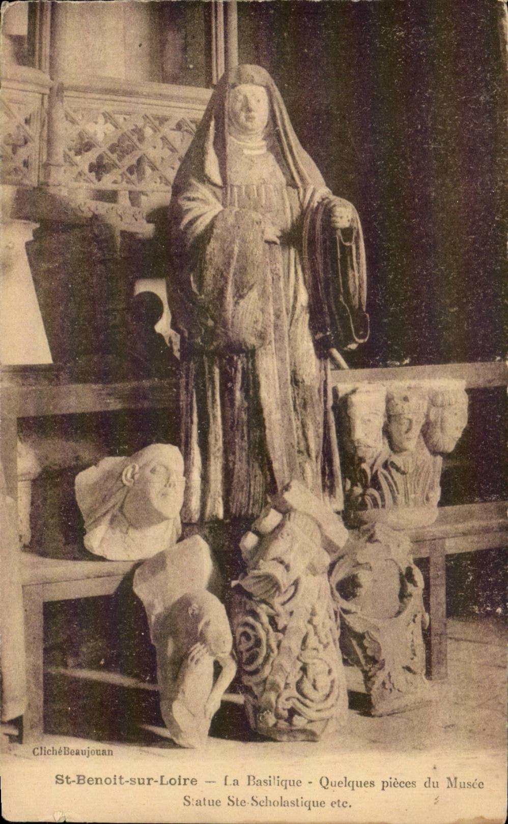 CPA Saint Benoit on the Loire the basilica Some parts of the museum Statue co Scholastique