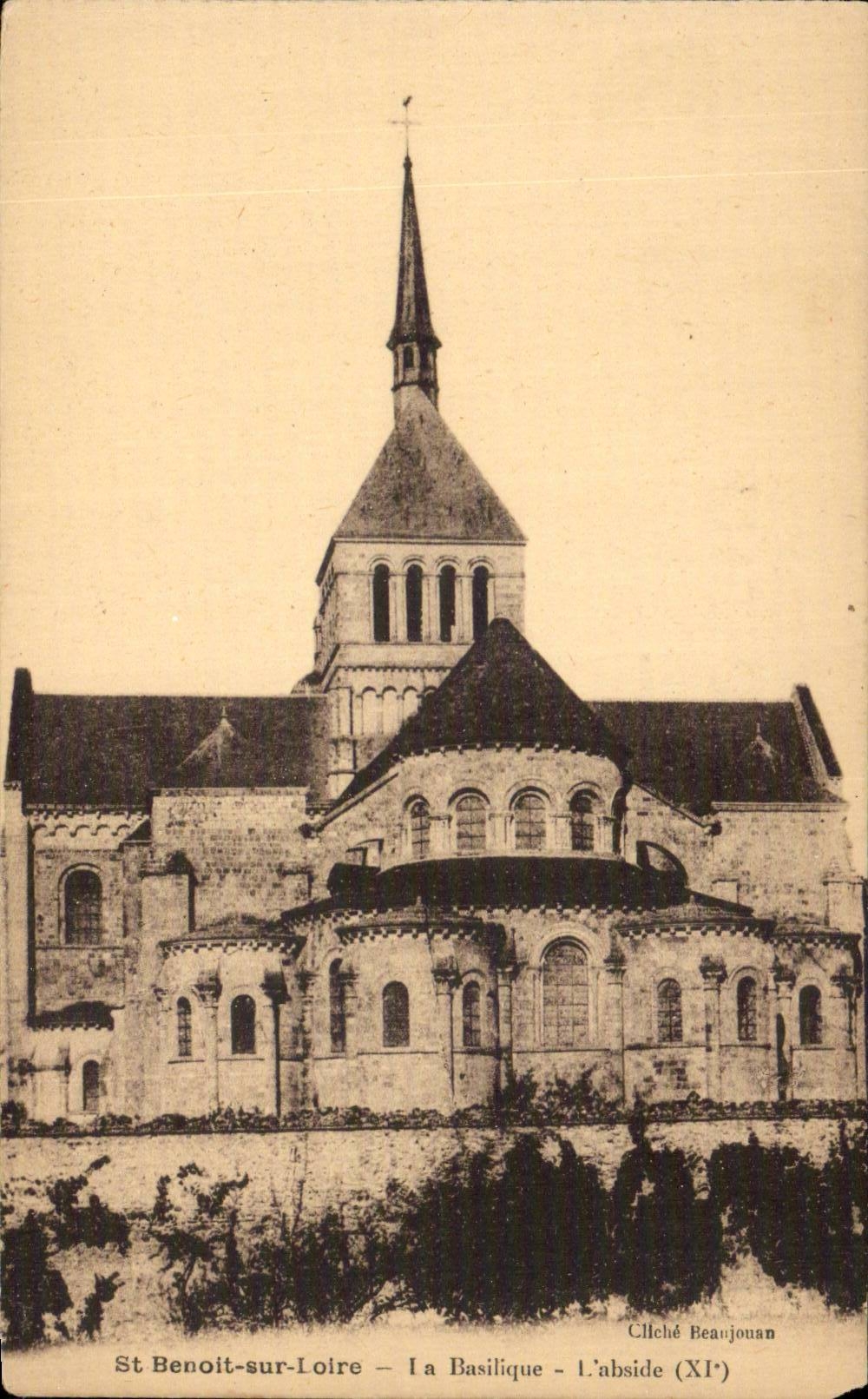 CPA Saint Benoit on the Loire the basilica the apse