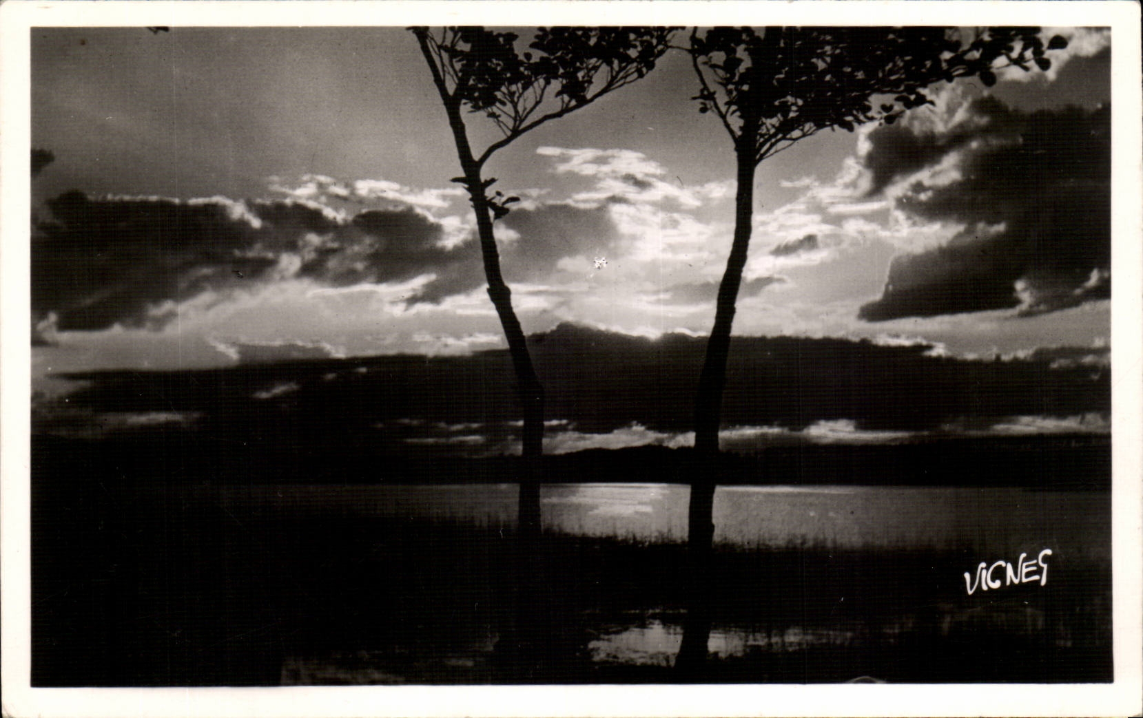 CPA With the country landais Soir of storm to the Leon Lake