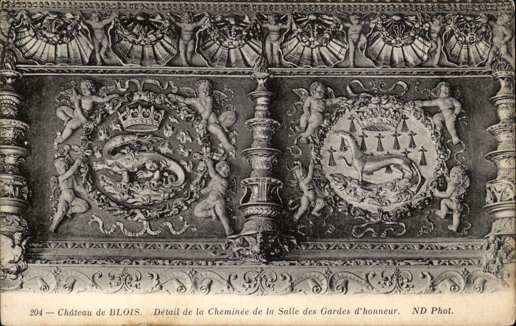 CPA Blois Le chateau Detail de la cheminee de la salle des gardes d'honneur