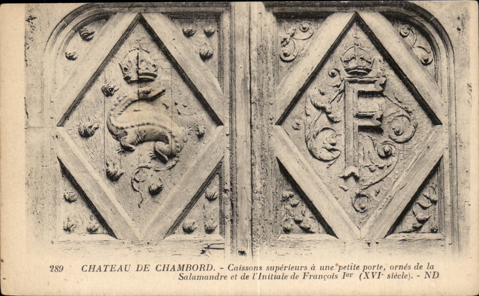 CPA Chateau de Chambord Caissons superieurs a une petite porte ornes de la Salamandre et de l'initiale de Francois 1er
