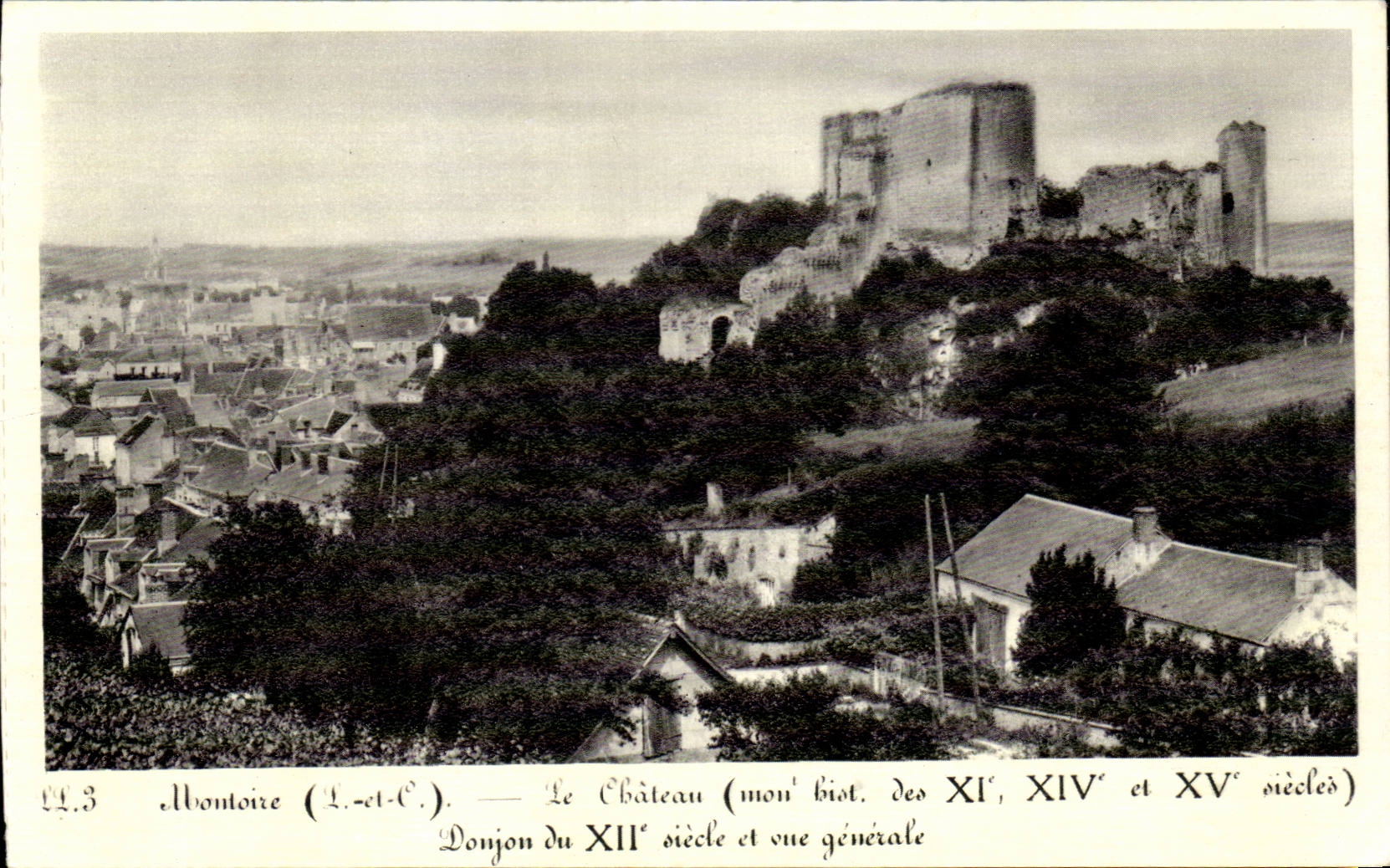 CPSM Montoire sur Loire Le chateau Donjon du 12eme et vue generale