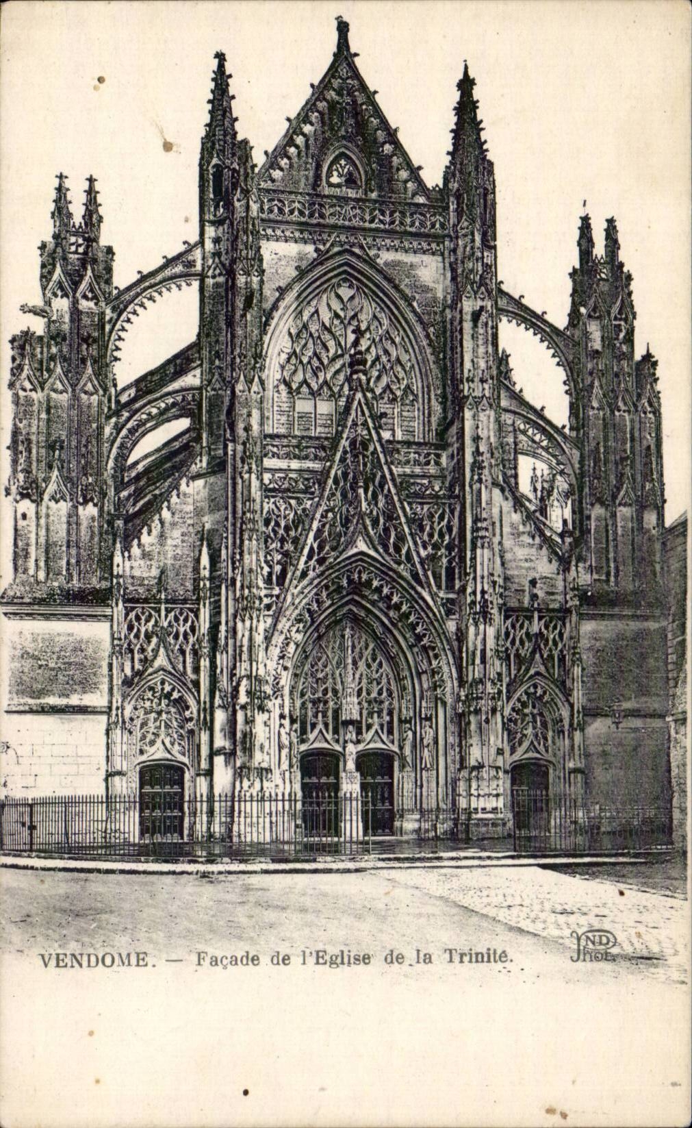 CPA Vendome Facade de l'eglise de la trinite