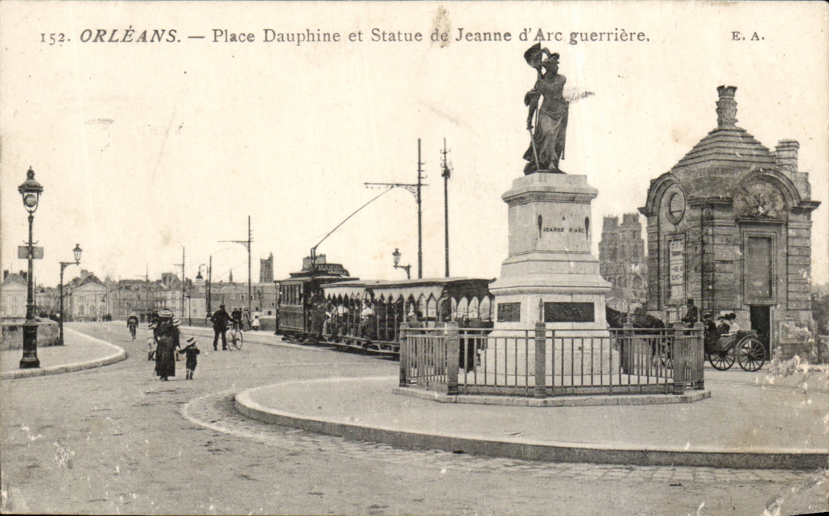 CPA Orleans Places Dauphine and Statue of Jeanne of arc guerriere Tramway