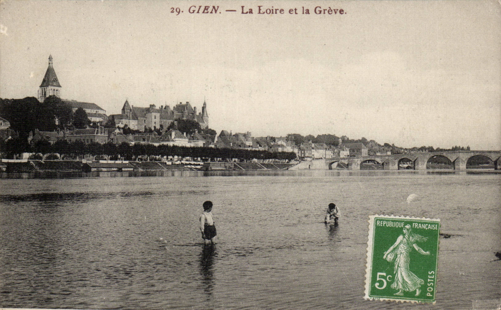 CPA Gien the Loire and the Strike