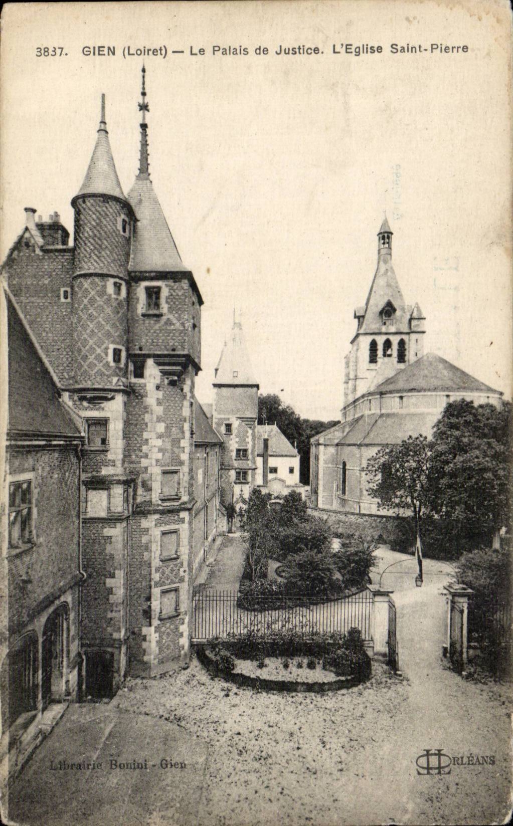 CPA Gien law courts the church Saint Pierre