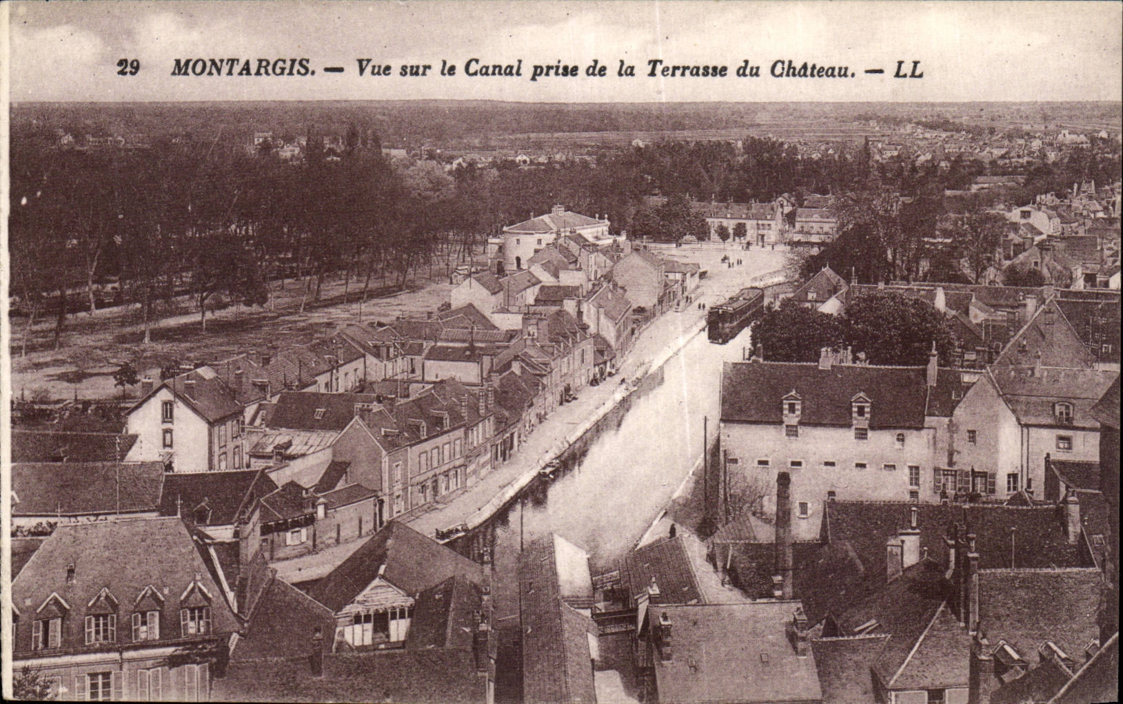 CPA Montargis gesehen dem Kanal genommen von der Terrasse des Schlosses