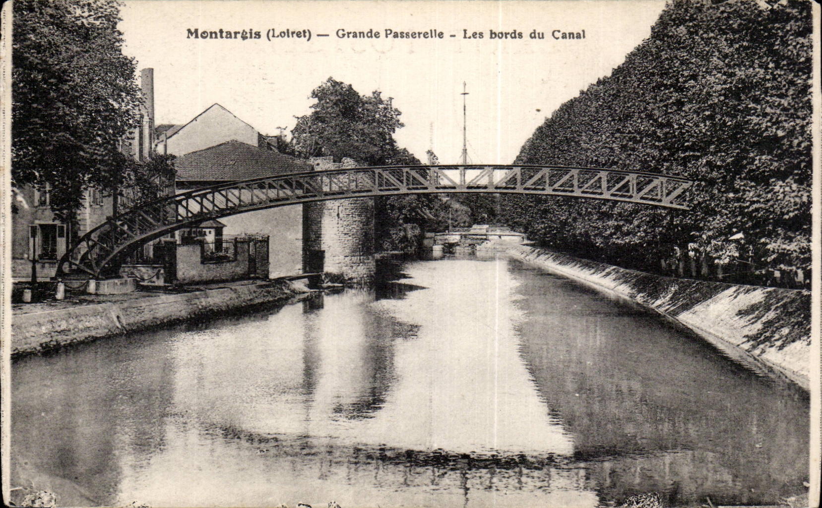 CPA Montargis grosse Stegrander des Kanals