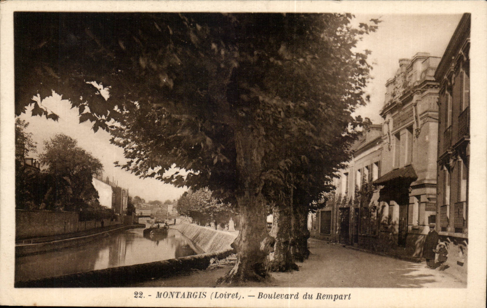 CPA Montargis Prachtstrasse des Rampart