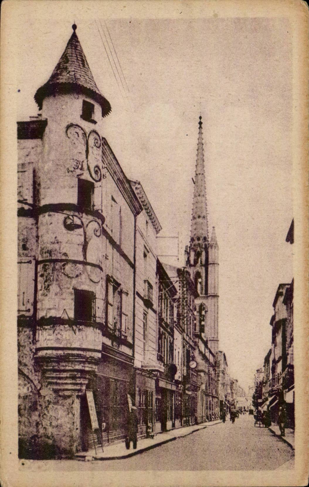 CPA Ste Foy la Grande Rue de la Republique et du clocher