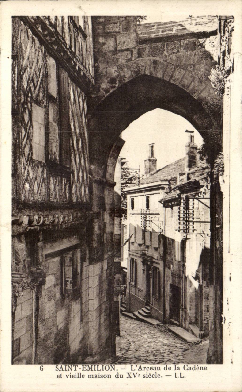 CPA Saint Emilion the arch of the cadene and old house of 15th