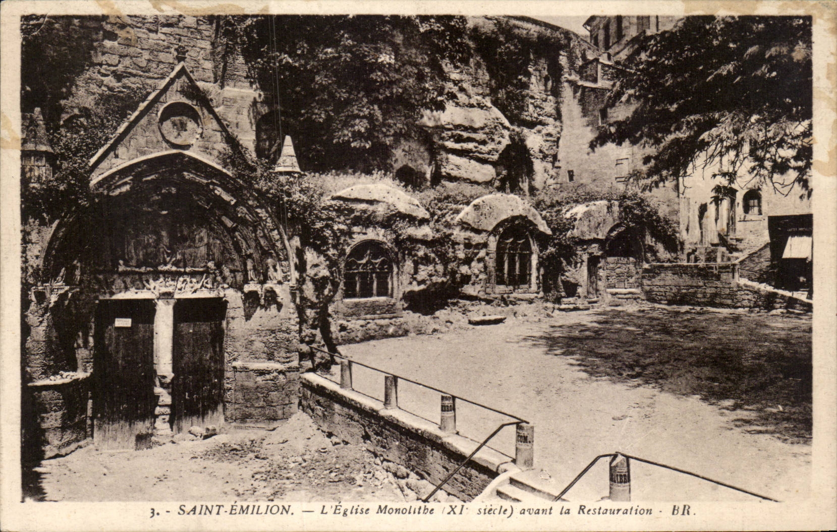 CPA Saint Emilion the church monolith before its restoration