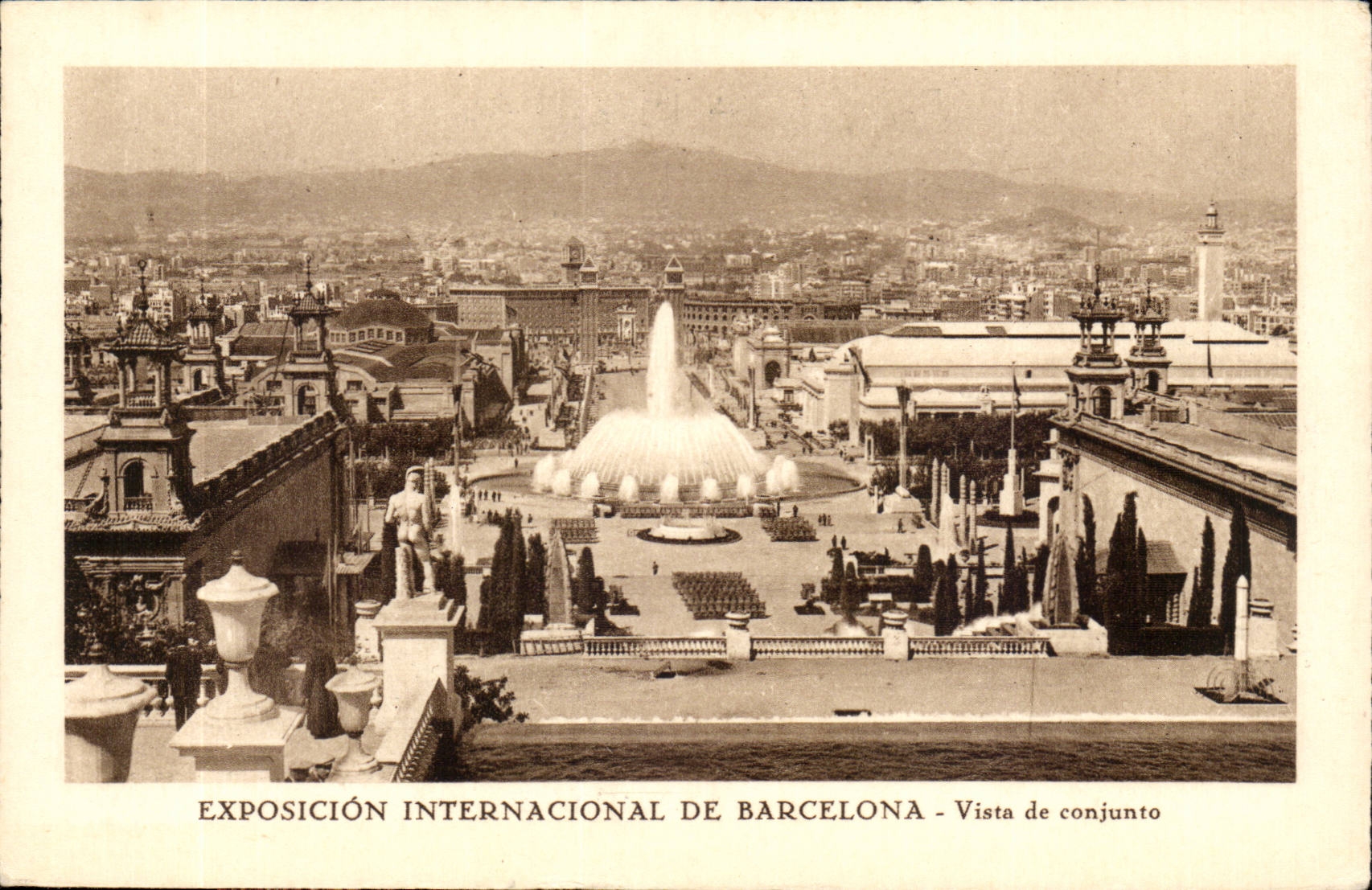 CPA Spain Spain Espana Exposicion Internacional de Barcelona Vista of conjunto