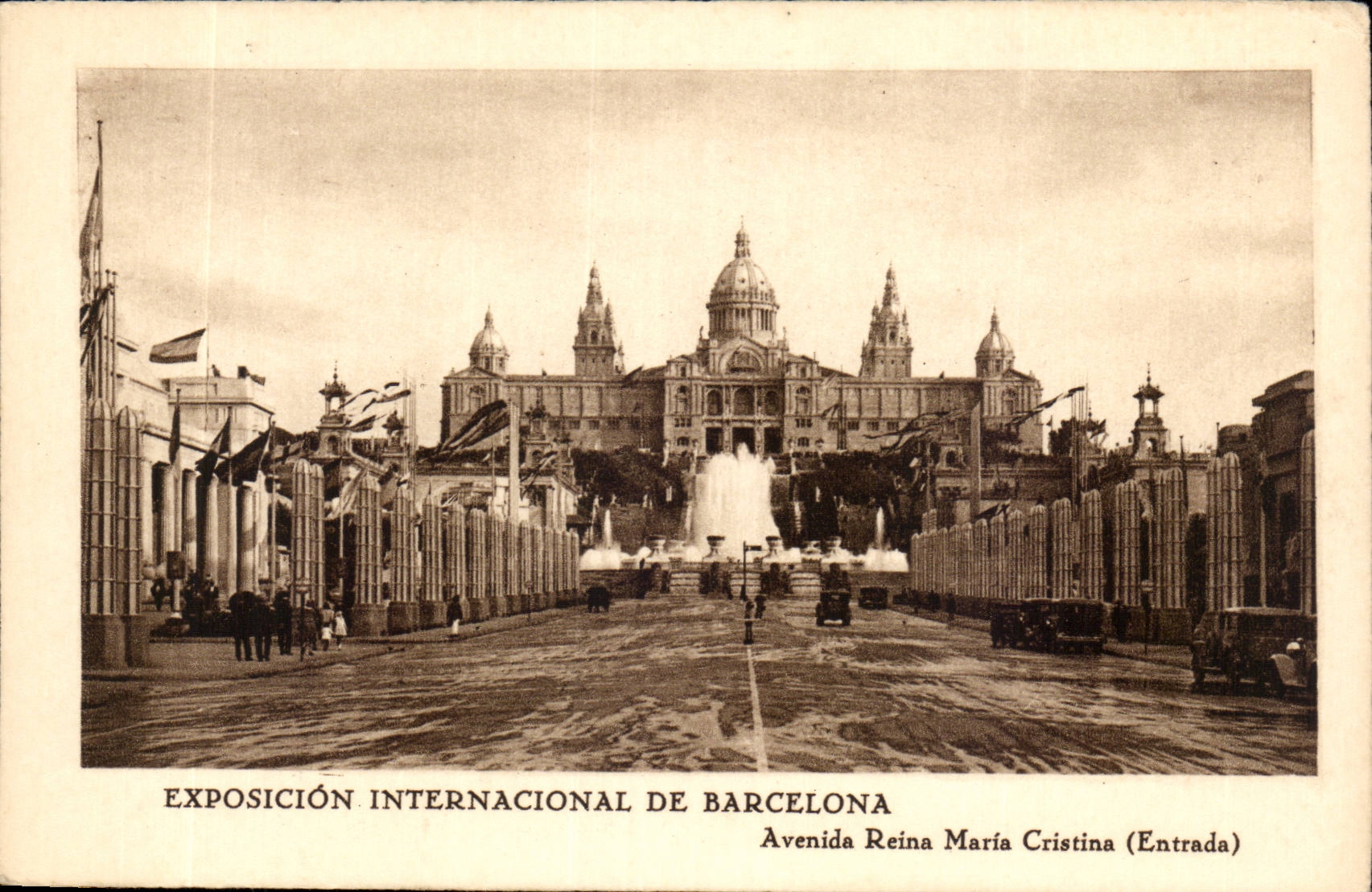 CPA Spain Spain Espana Exposicion Internacional de Barcelona Avenida Reina Maria Cristina (entrada)