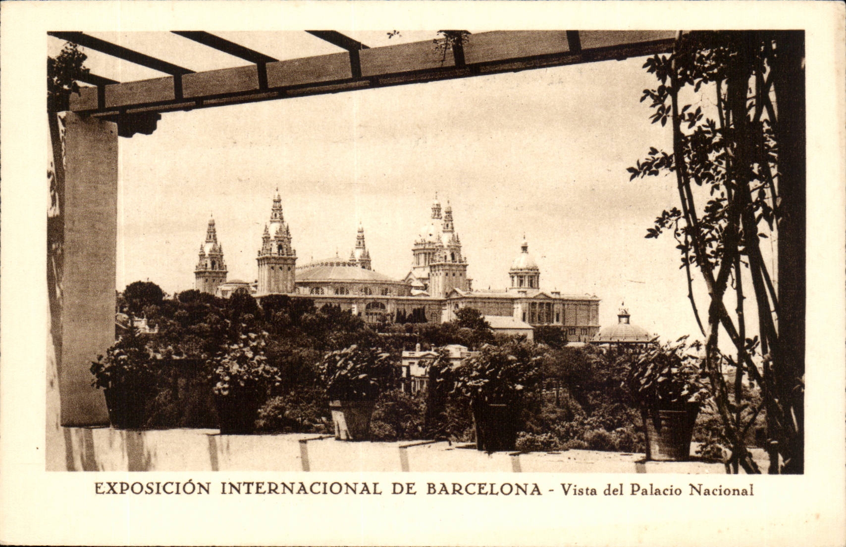 CPA Spain Spain Espana Exposicion Internacional de Barcelona Vista del Palacio Nacional