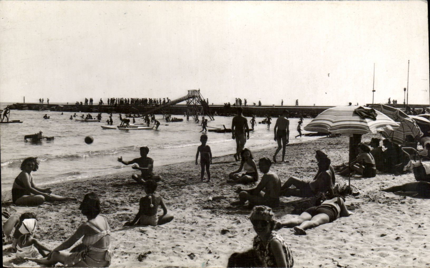 CPSM Palavas floods the left bank and the beach
