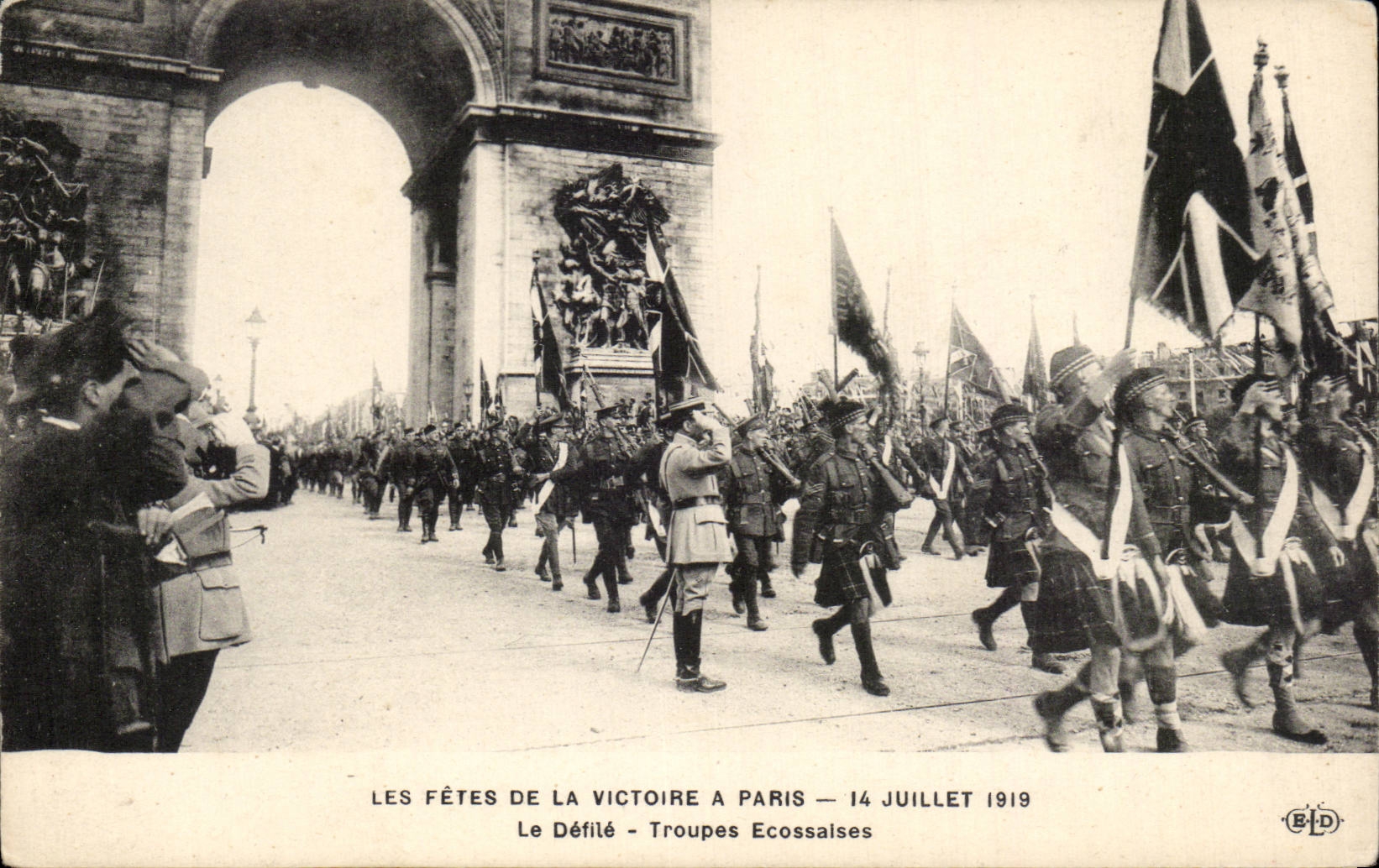 CPA Militaria the festivals of the victory has Paris July 14th 1919 the procession the Scottish troops