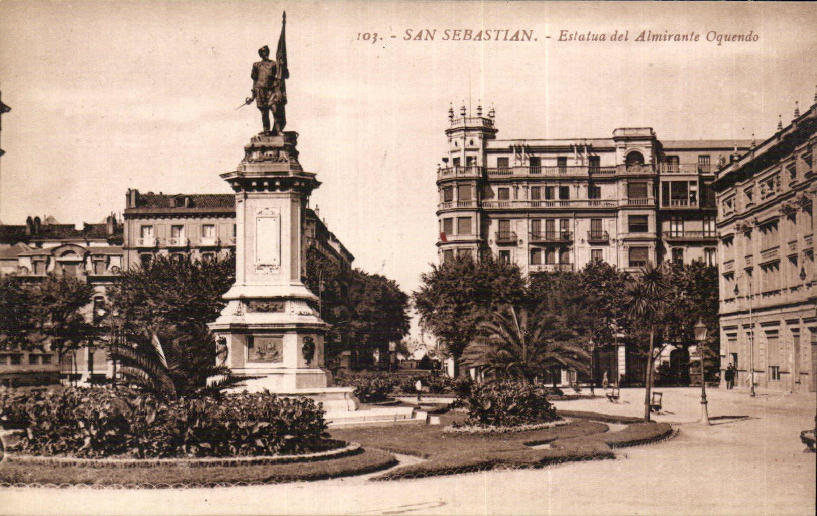 CPA Spain Spain Espana San Sebastian Estatua del Almirante Oquendo