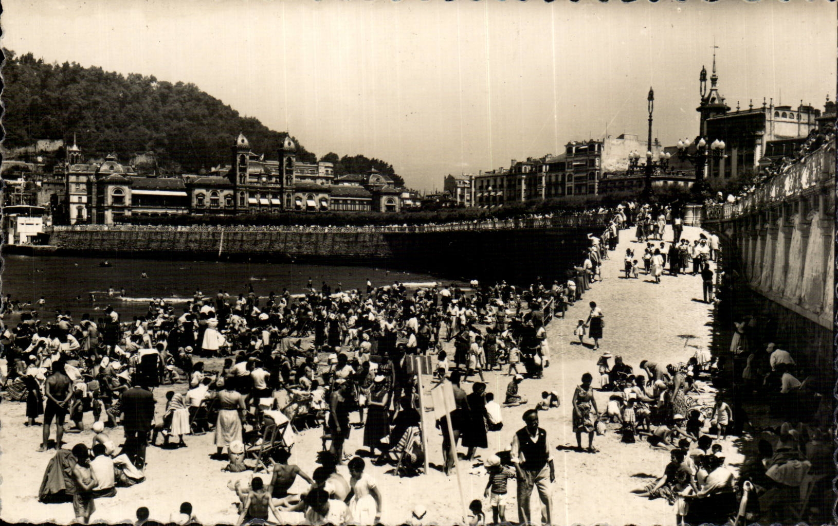 CPA Spain Spain Espana San Sebastian Vista parcial of the playa