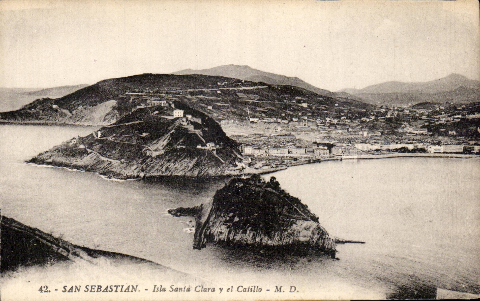 CPA Spain Spain Espana San Sebastian isla Santa Clara there el Catillo