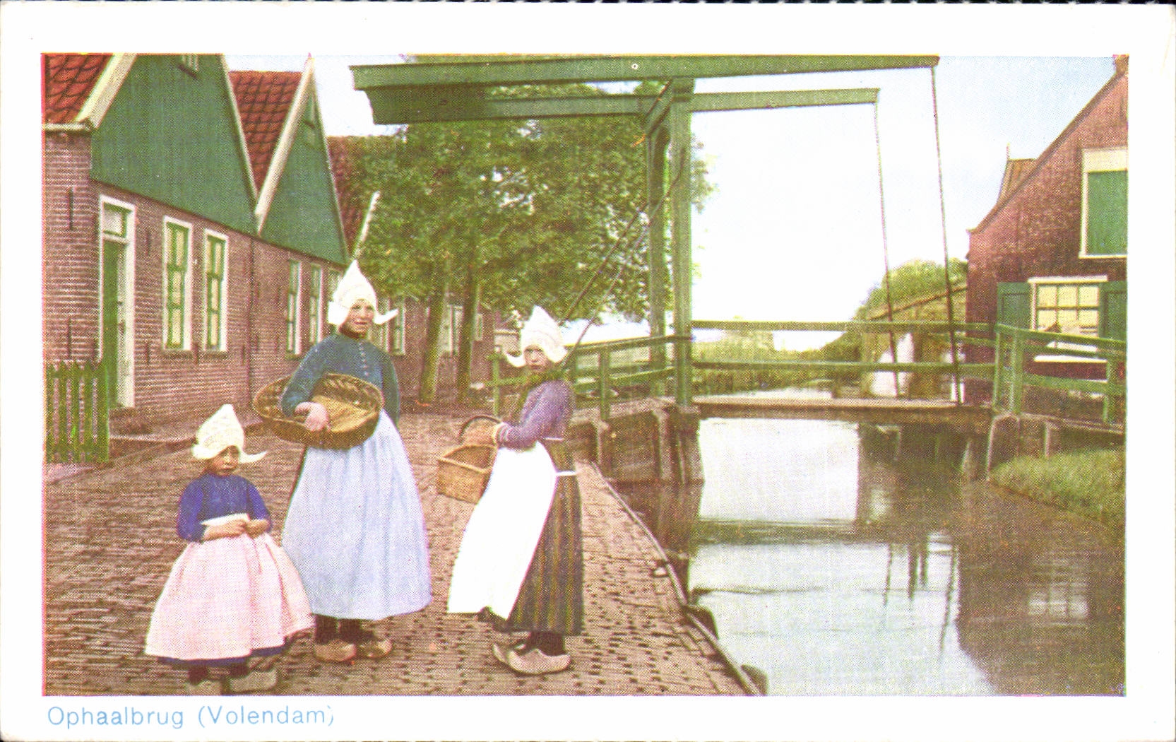 CPA the Netherlands Ophaalburg Volendam Holland Folklore Costume