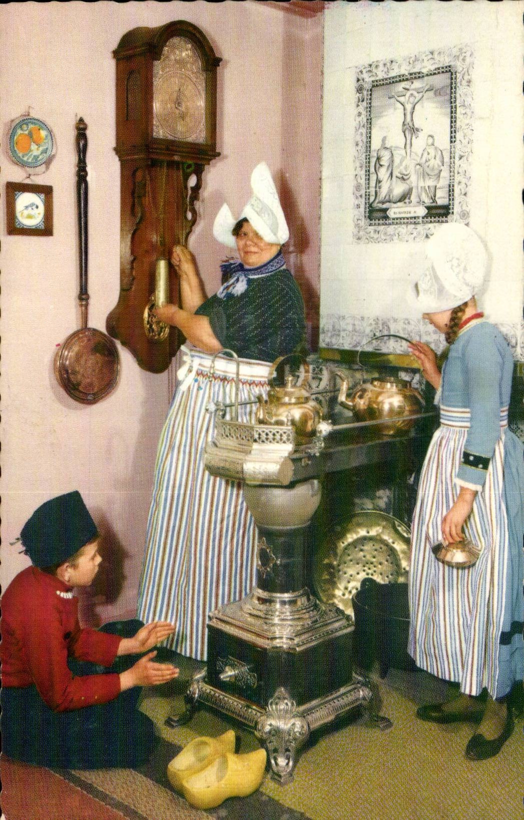 CPA the Netherlands Volendam Holland Folklore Costume