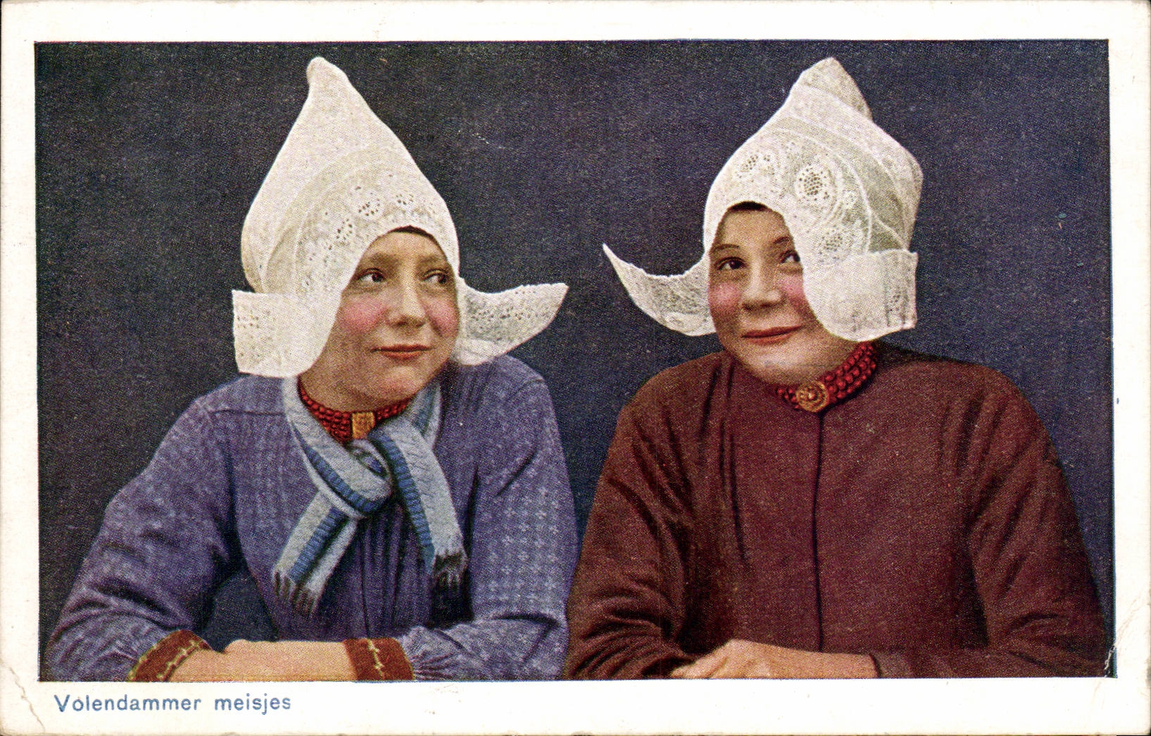 CPA the Netherlands Volendammer meisjes Folklore Caps