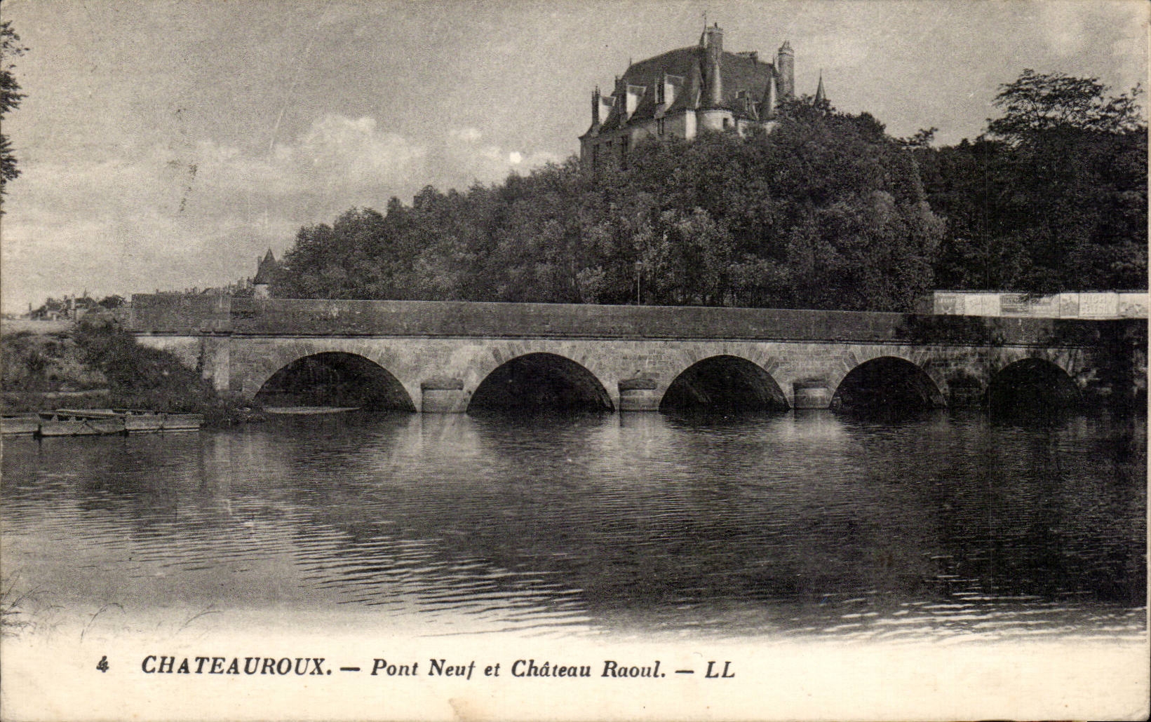 CPA Chateauroux new Bridge and Raoul Castle