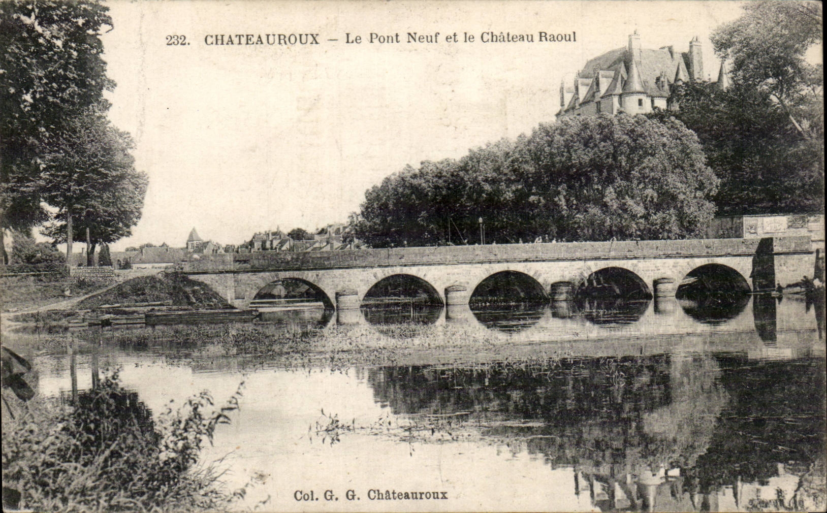 CPA Chateauroux Le new bridge and the Raoul castle