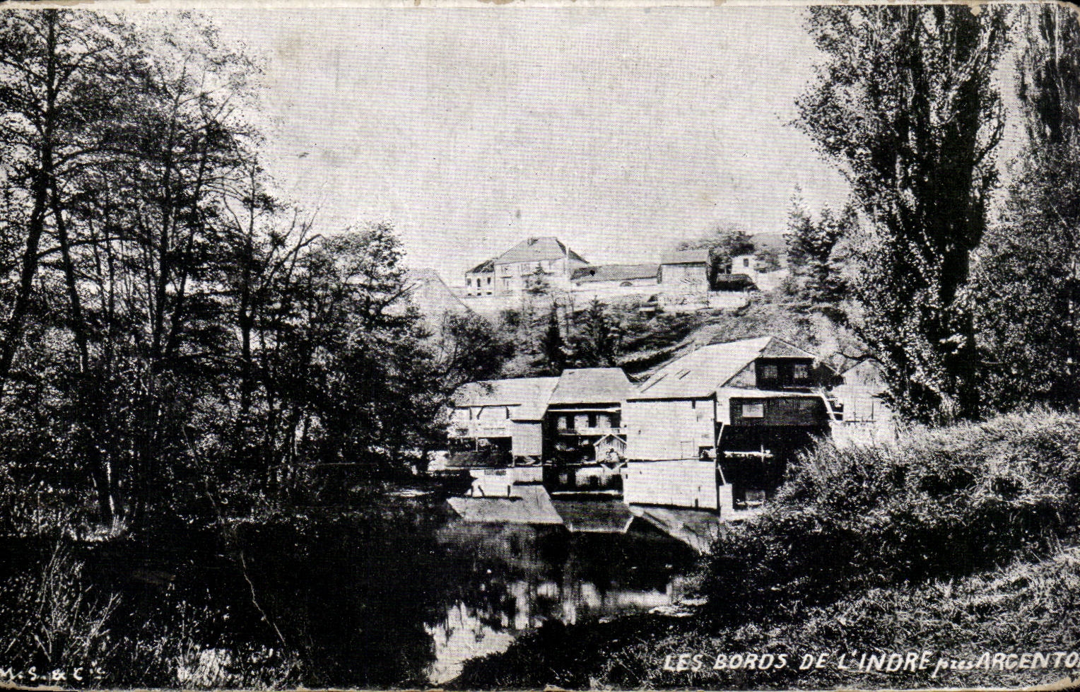 Plata de niquel de CPA en el hueco los bordes de la plata de niquel cercana de Indre