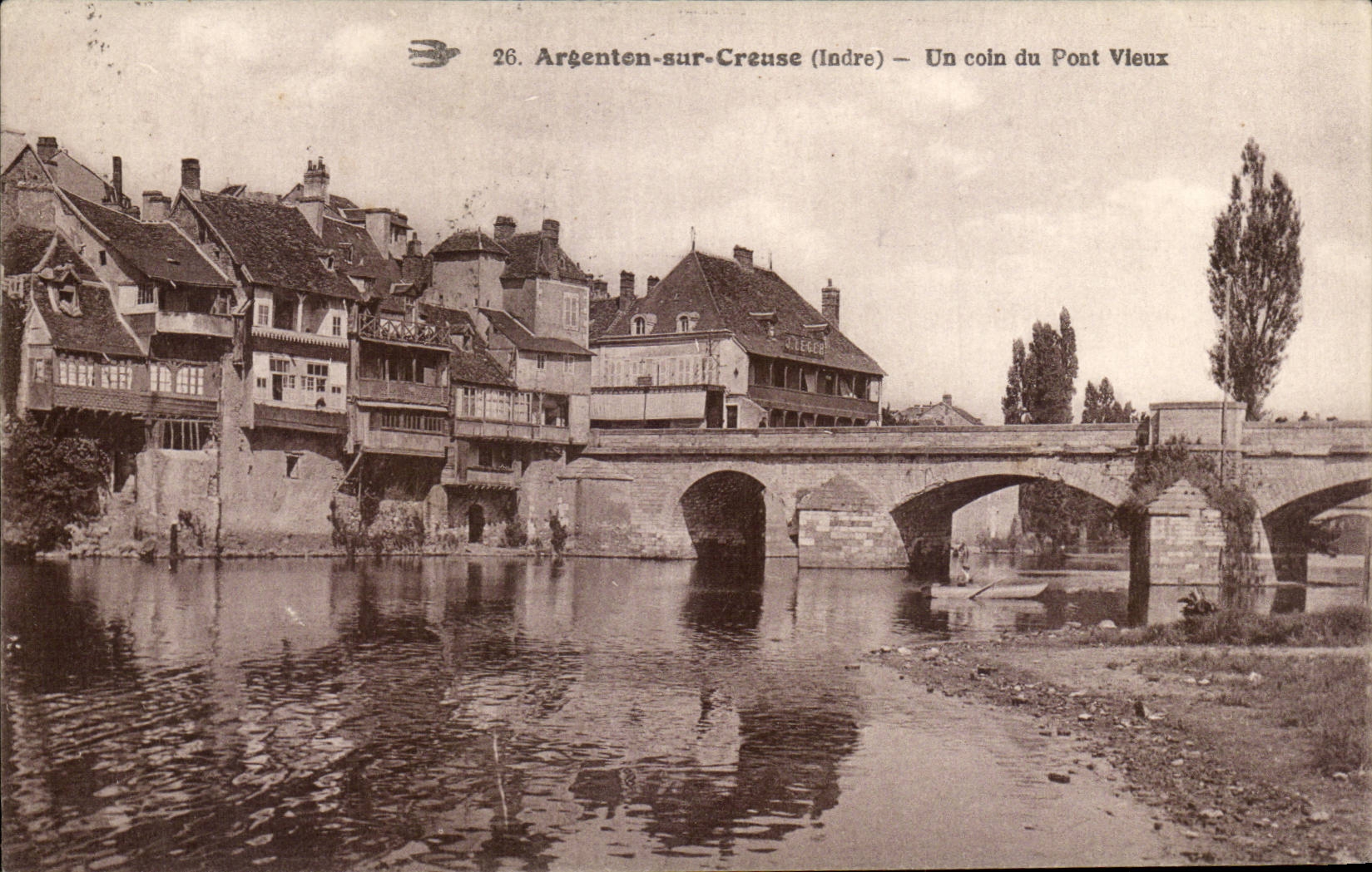 Plata de niquel de CPA en el hueco una esquina del puente viejo
