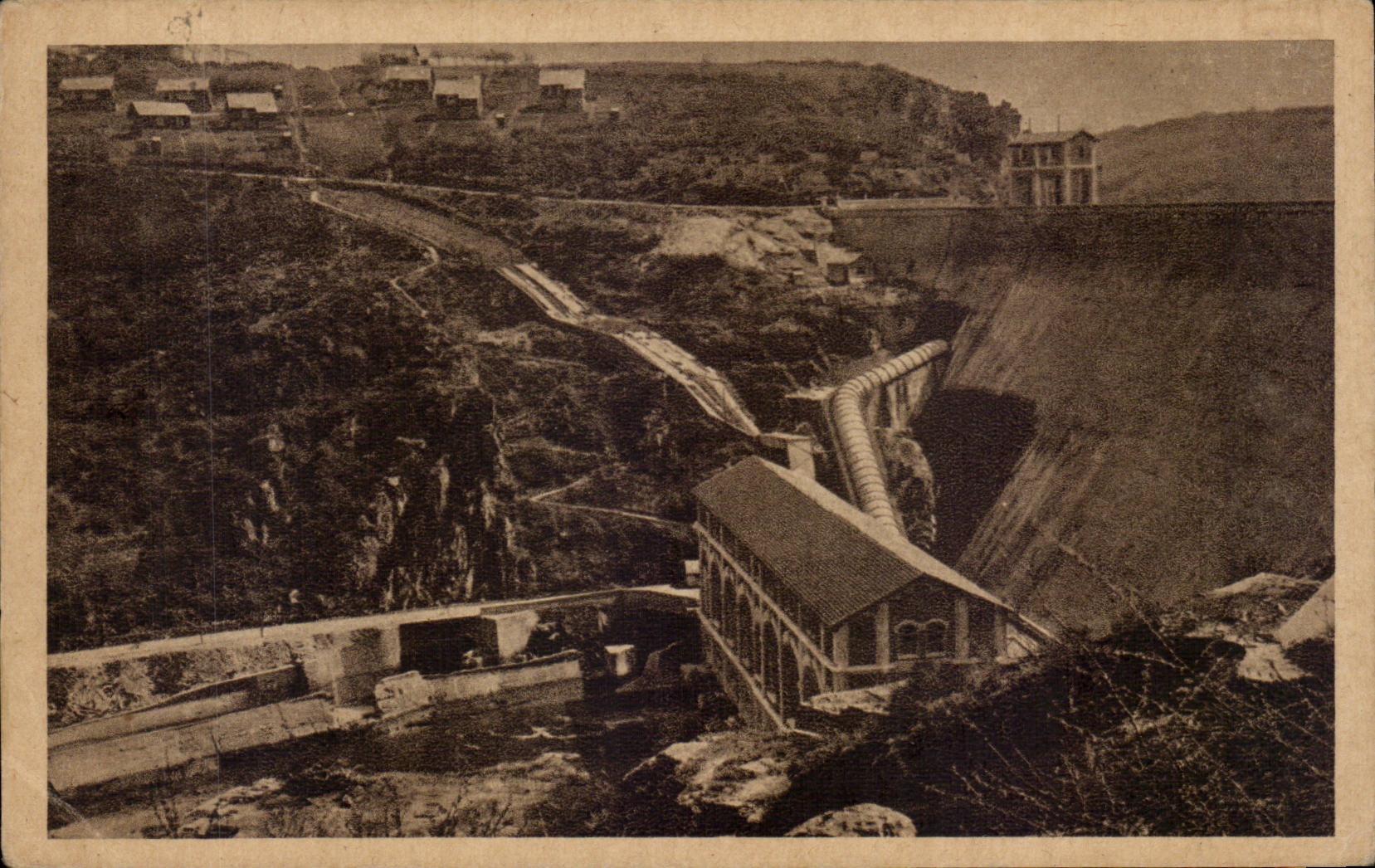 Valle de CPA del hueco el Eguzon Le que para las valvulas de la presa