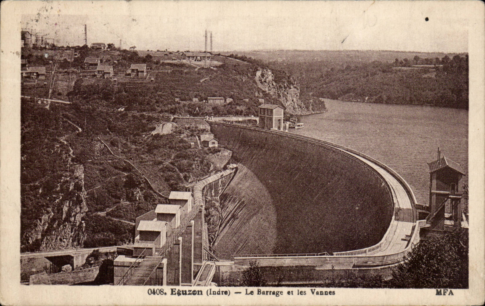 Valle de CPA del hueco la presa Eguzon y las valvulas