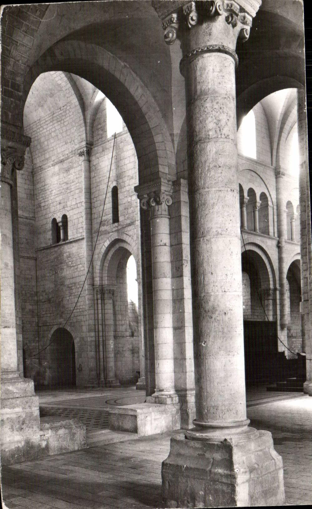 Iglesia de la abadia de CPSM Fontgombault el apoyo meridional del deambulatoire