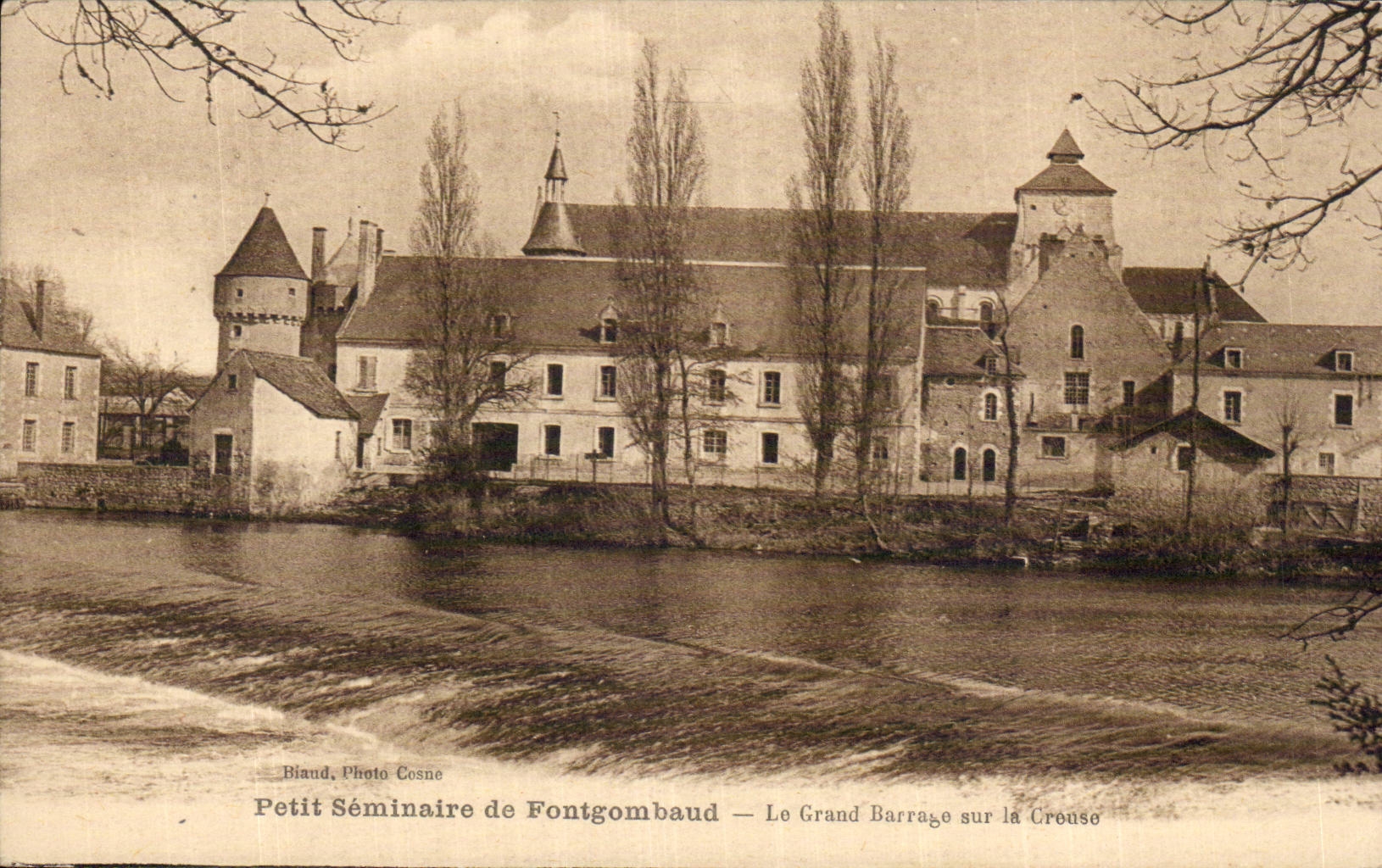 Pequeno seminario de CPA de Fontgombaud Le dam en la hueco