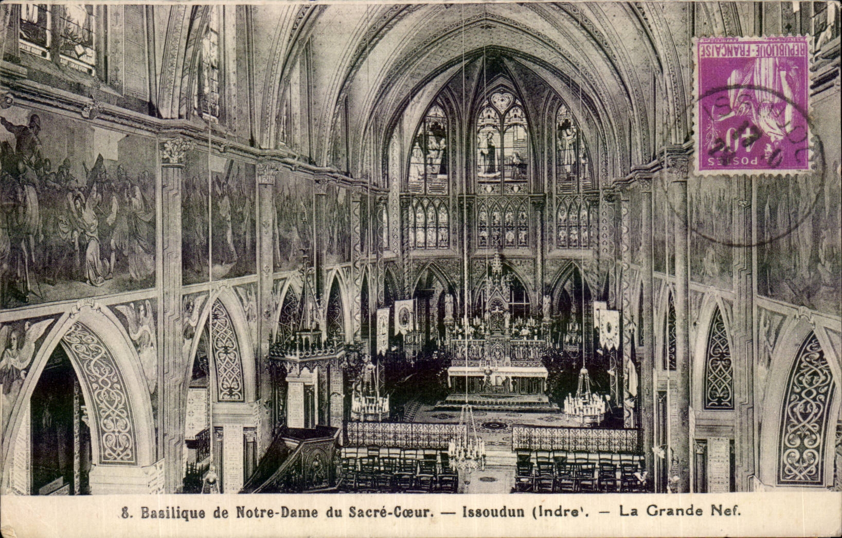 CPA Issoudun Basilique de Notre Dame du Sacre Coeur La grande nef