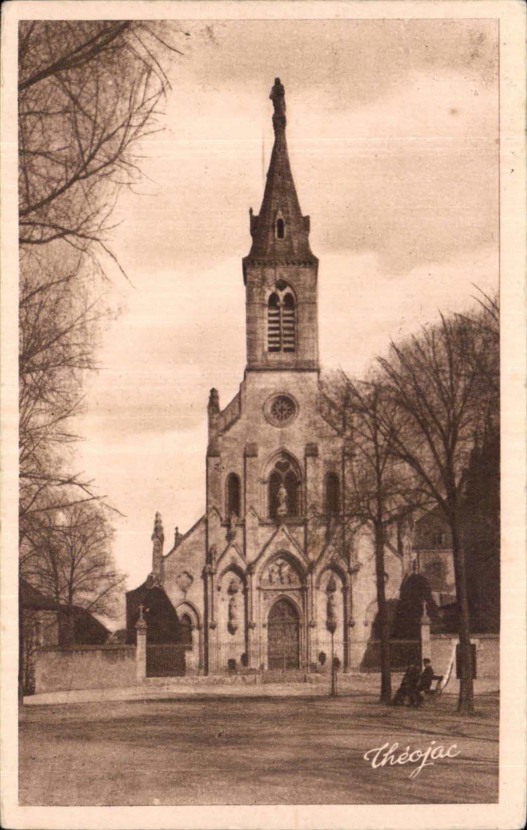 CPA Issoudun Basilica of the Sacring Heart